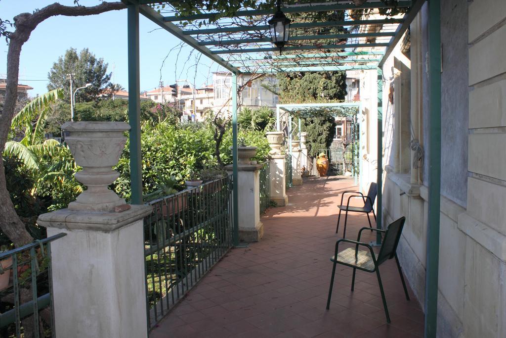 Villa Manasse Ачи Костелло Номер фото